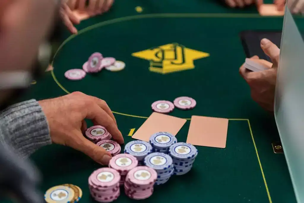 jouer au poker paris